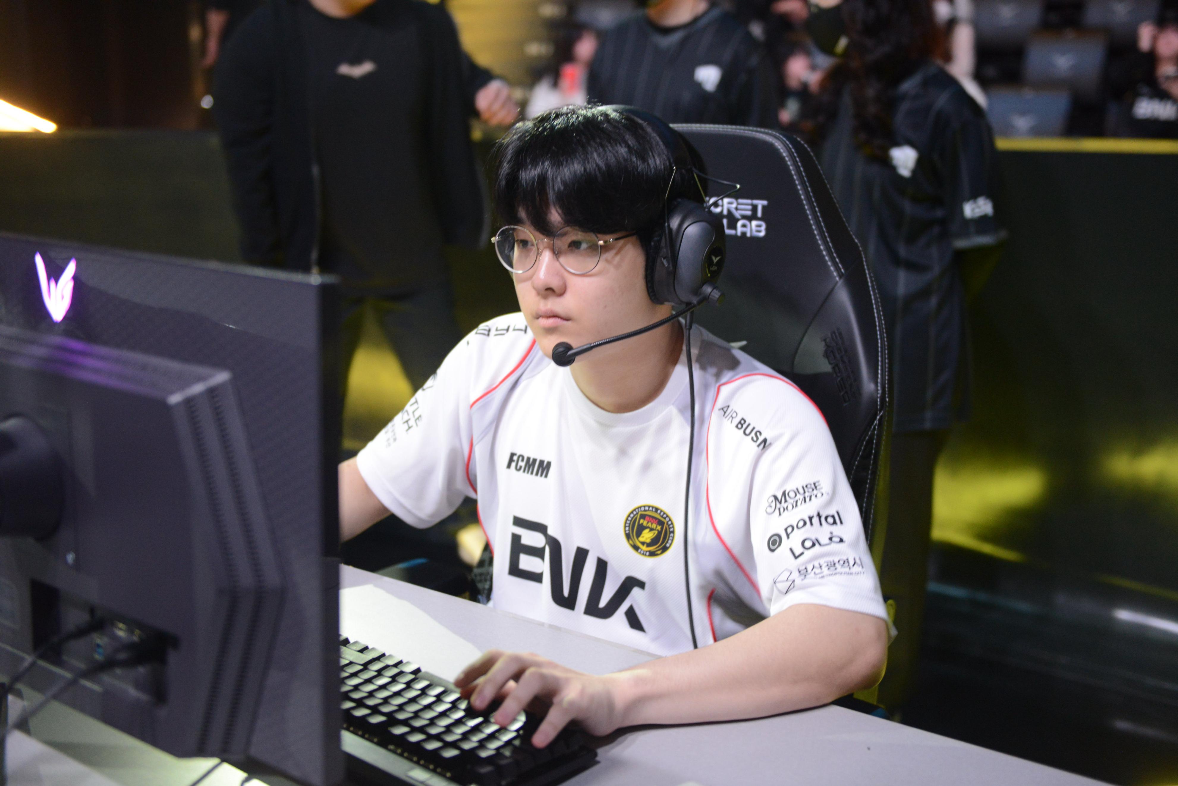 开云体育入口-FNC翻盘DRX，Hanssama极限生还后反打顶尖较量八强赛，成为赛场最大亮点