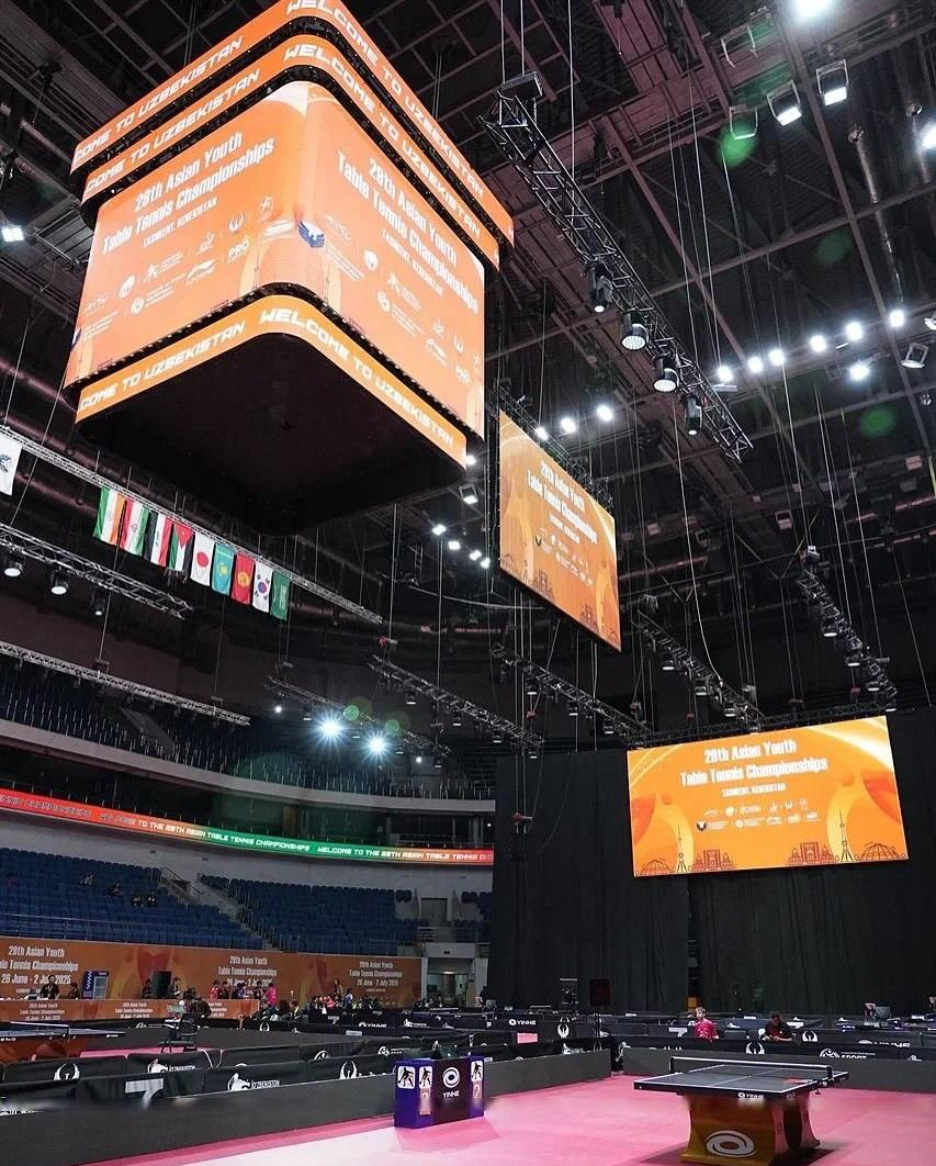 场面火爆！乒乓球观众席沸腾不已