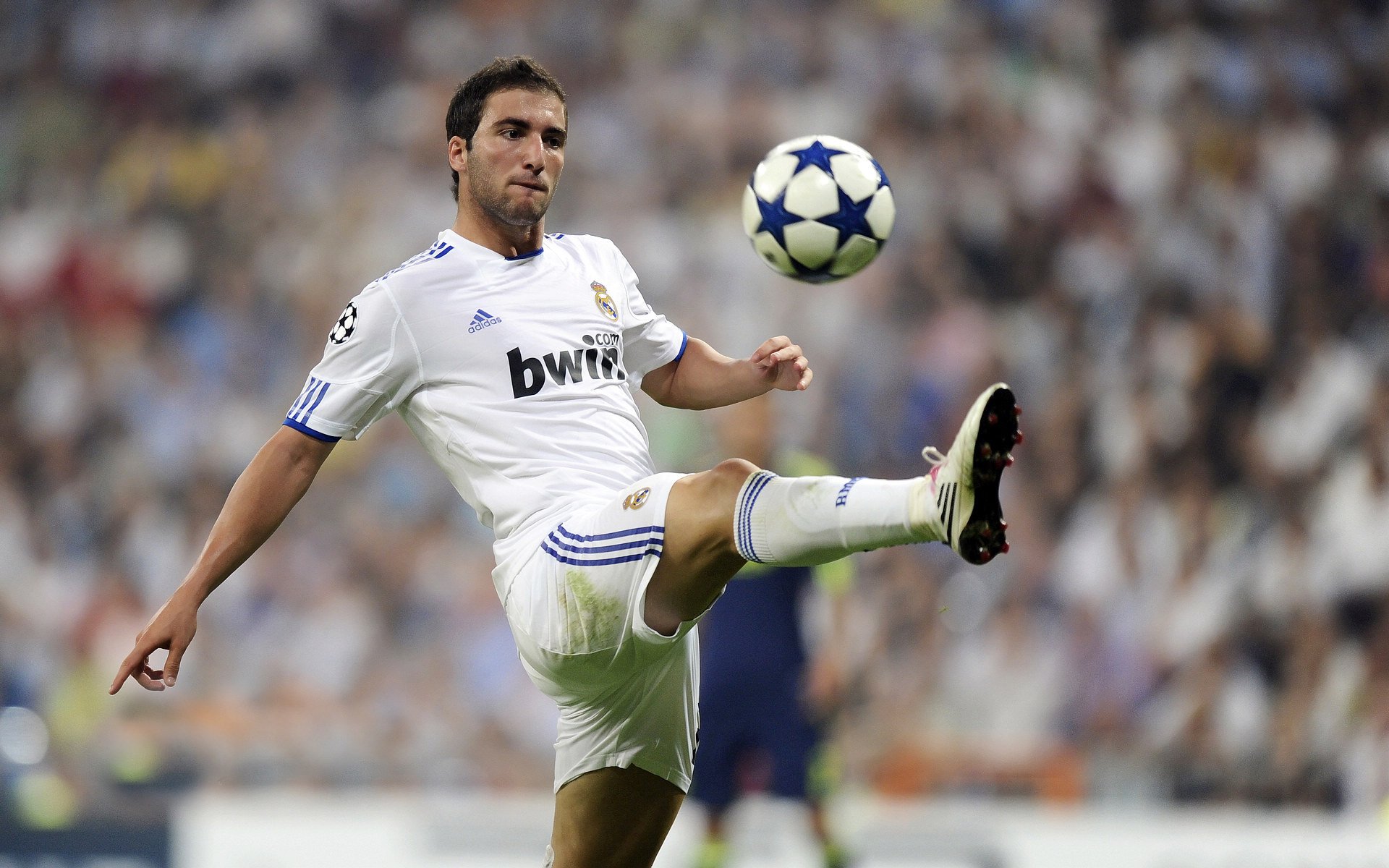 卡马文加,银河战舰的新罗盘!皇马高效打穿尼斯,法国新星在意甲式绞杀中宣告接管