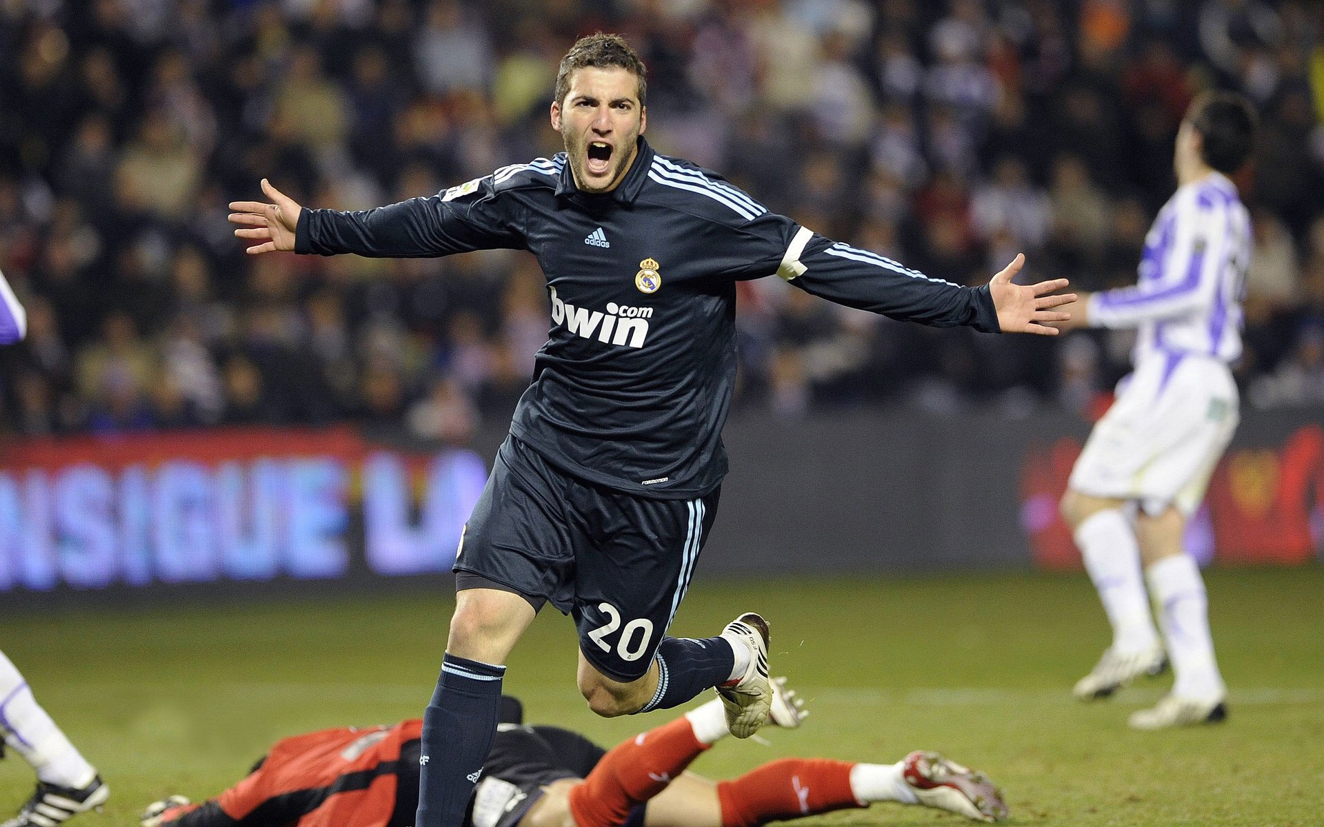 哈弗茨一剑封喉!巴萨与阿根廷血战之夜,德国天才主宰年度焦点之战